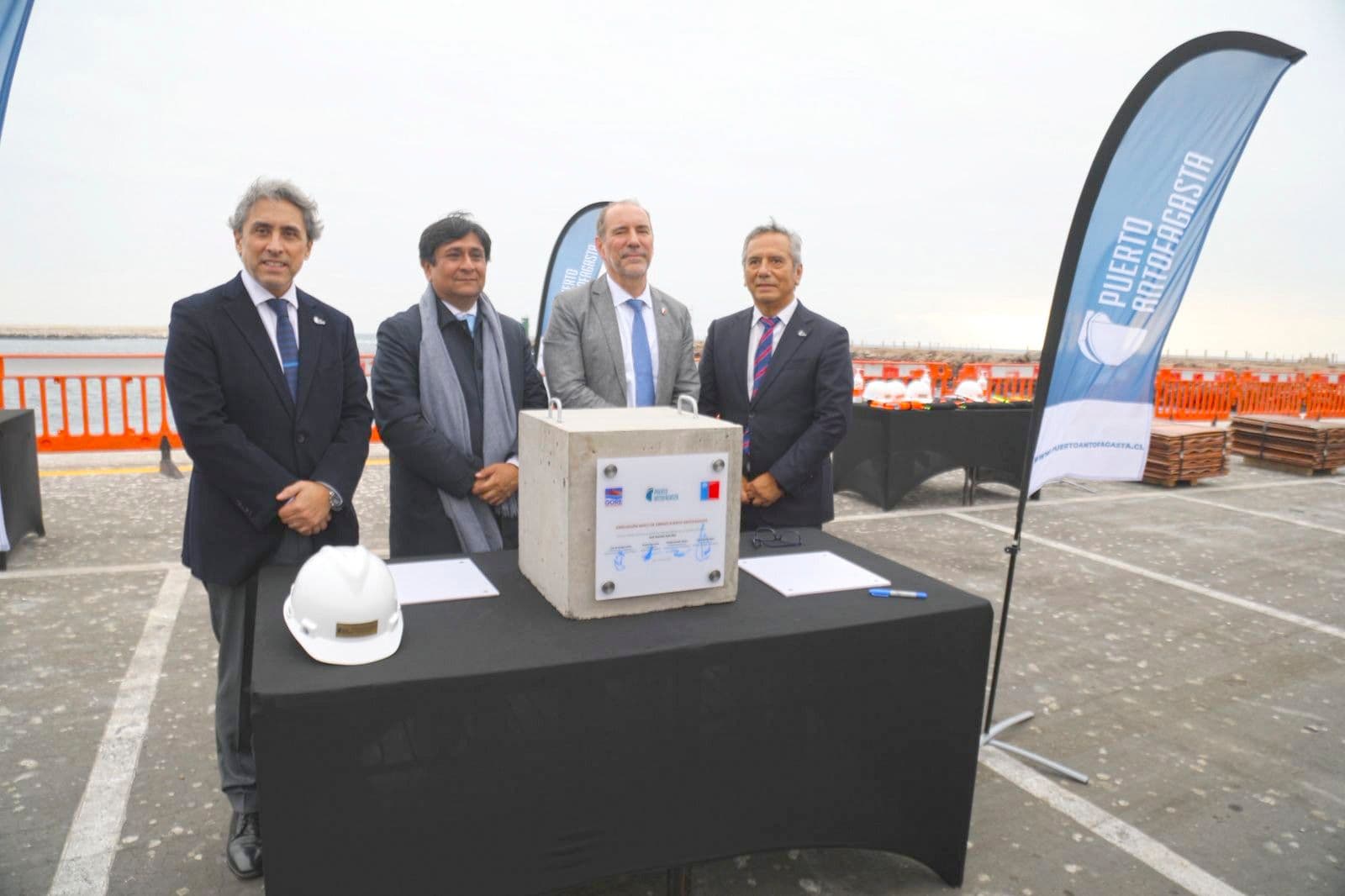 Puerto Antofagasta coloca la primera piedra de la ampliación de su Molo de Abrigo