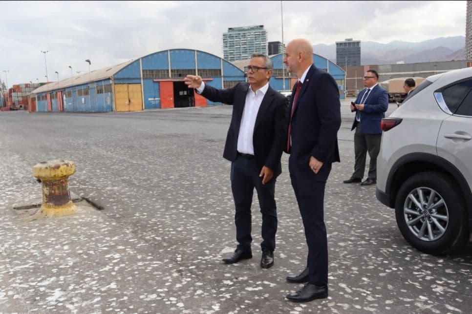 Embajador de EE.UU. conoce en terreno el rol estratégico del Puerto de Antofagasta