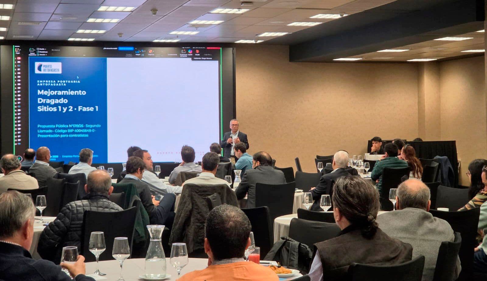 Puerto Antofagasta presenta alcances técnicos de licitación de dragado a empresas especializadas
